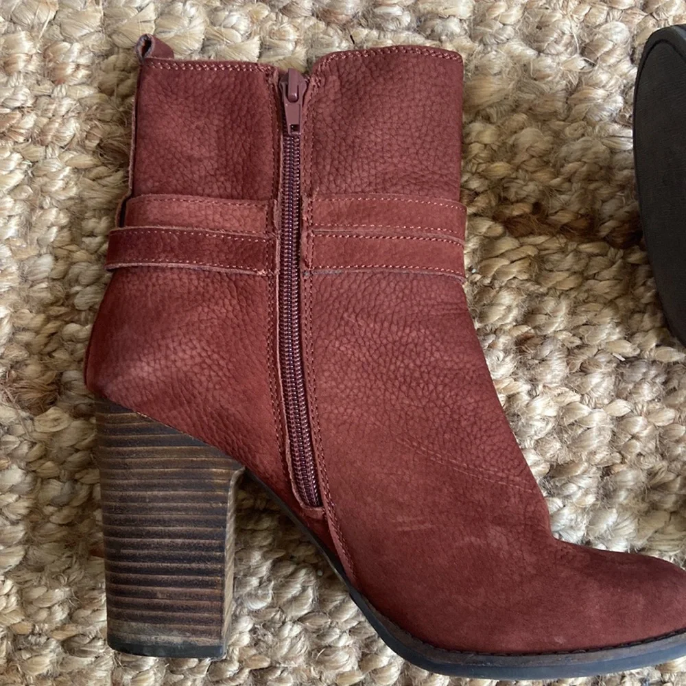 Lucky Brand rusty red suede booties - Picture 2 of 9